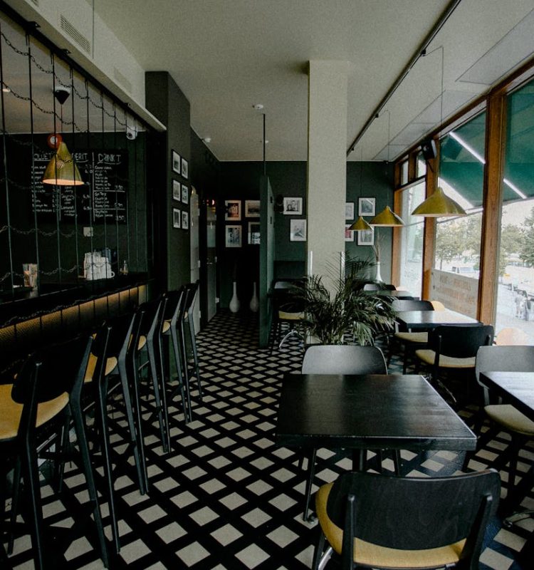 pexels-wendywei-2813132